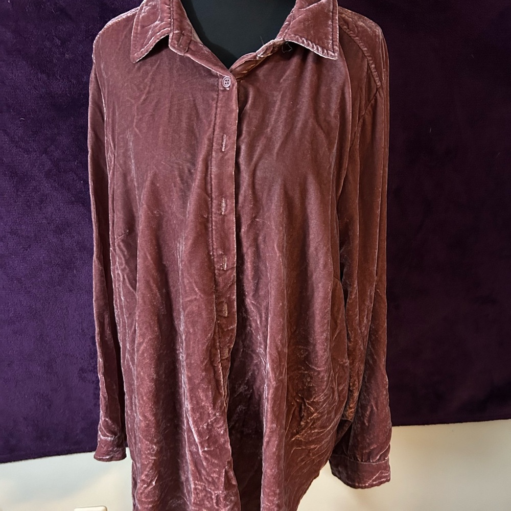Velvet Button-Up Shirt in Rich mauve